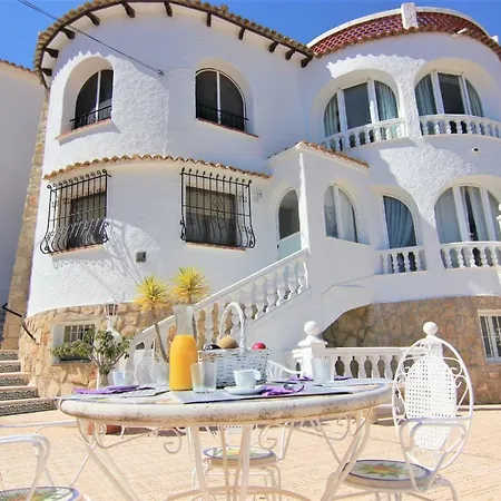 Villa Villaguila *